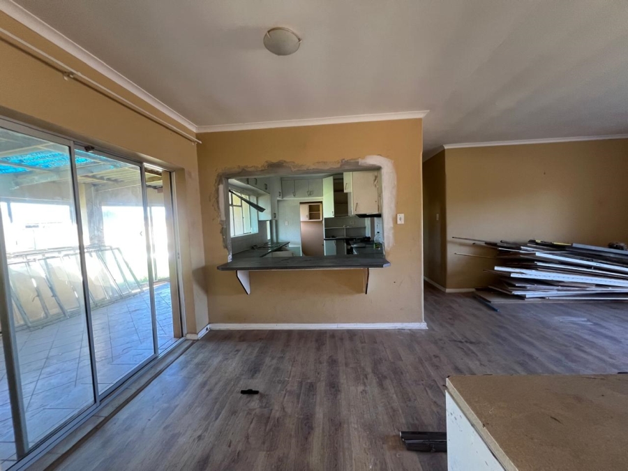 6 Bedroom Property for Sale in Rowallan Park Eastern Cape